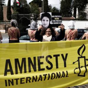 Foto Iran: sconvolgente condanna a 33 anni di carcere e 148 frustate a Nasrin Sotoudeh 2