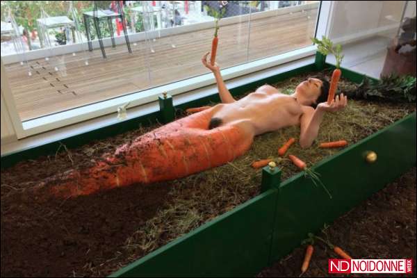 Foto: SNOQ sulla 'donna carota' all'Expo