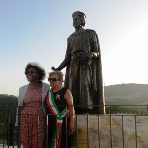 Foto Inaugurata in Puglia la statua di re Carlo I d’Angiò. Ha presenziato la Console Lise Moutoumalaya 1