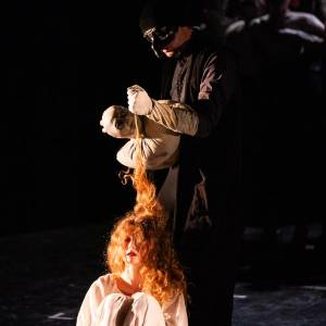 Foto Rosso sipario: la battaglia alla violenza di genere invade il palcoscenico 1