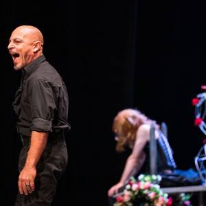 Foto Rosso sipario: la battaglia alla violenza di genere invade il palcoscenico 3