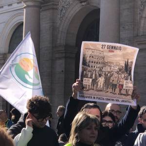 Foto Caregiver, quel lavoro di cura soprattutto femminile, poco e mal riconosciuto 4