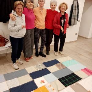 Foto A Modena si tesse la pace: un grande tappeto per 'disarmare' lo spazio pubblico 1