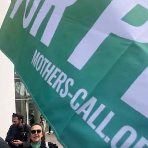 Foto Madri israeliane e palestinesi a piedi nudi per la pace: a Roma il passaggio del Barefoot Walk  2