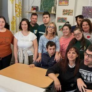 Foto Mano nella mano, anche noi possiamo 1