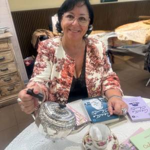 Foto Delitto al tè delle cinque: Tiziana Romano, la detective che mette tutti in infusione
 1