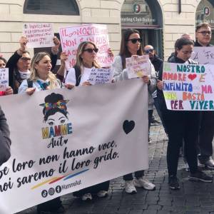 Foto Caregiver familiari in presidio a Roma. Cosa si aspettano dallo Stato? 7