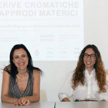 Foto: Sonia Costantini e Rita Siragusa DERIVE CROMATICHE E APPRODI MATERICI
