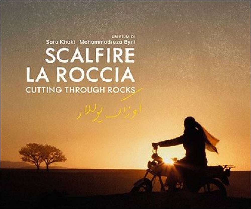 Foto: ‘Scalfire la Roccia’: in motocicletta verso l’emancipazione