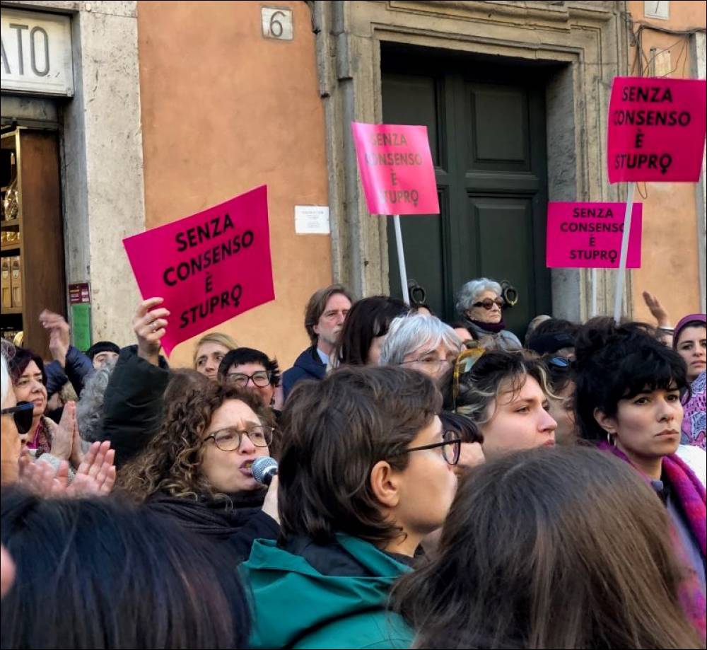 Foto: Bongiorno Giulia, il trucco è svelato. E non svicolare vantando l’aumento delle pene!