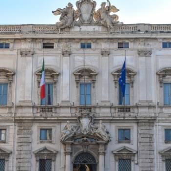 Foto: Obblighi familiari: la Corte Costituzionale conferma la procedibilità d’ufficio.