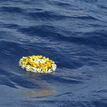 Foto: La nemesi: fame e sete che uccidono in mare nell’indifferenza della Festa della mamma