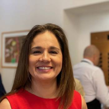 Foto: La viceministra Gloria de la Fuente illustra la Politica Estera Femminista del Cile