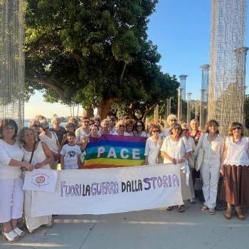 Foto: A Reggio Calabria l'Udi in piazza per gridare 'Fuori la guerra dalla Storia'