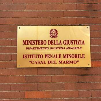 Foto: Minori senza difesa: le torture del silenzio.