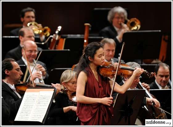 Foto: Il violino di Sayaka Shoji incanta Torino - di Mirella Caveggia