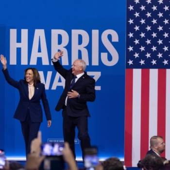 Foto: Kamala Harris e Tim Walz ufficialmente in corsa per la Casa Bianca