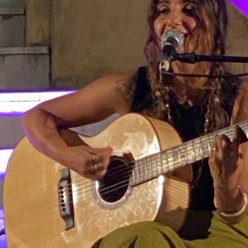 Foto: Mi presento: sono Lobina e faccio la cantautrice