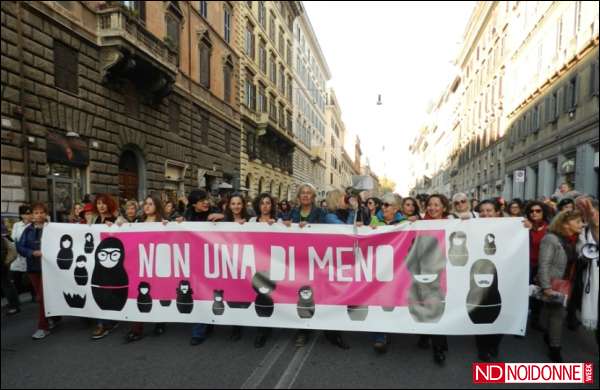 Foto: #NonUnaDiMeno. Un fiume di donne ha manifestato contro la violenza sessista