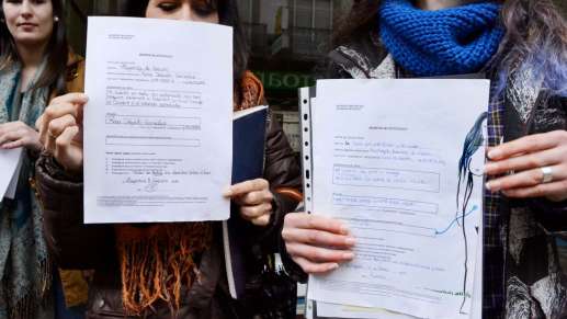 Foto: Spagna. Donne registrano il proprio corpo contro la legge sull'aborto.